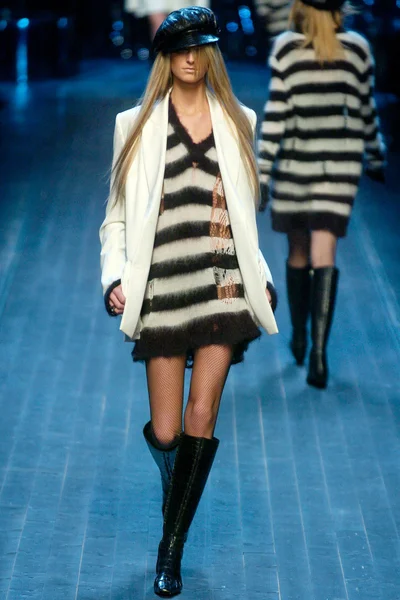 Look 3